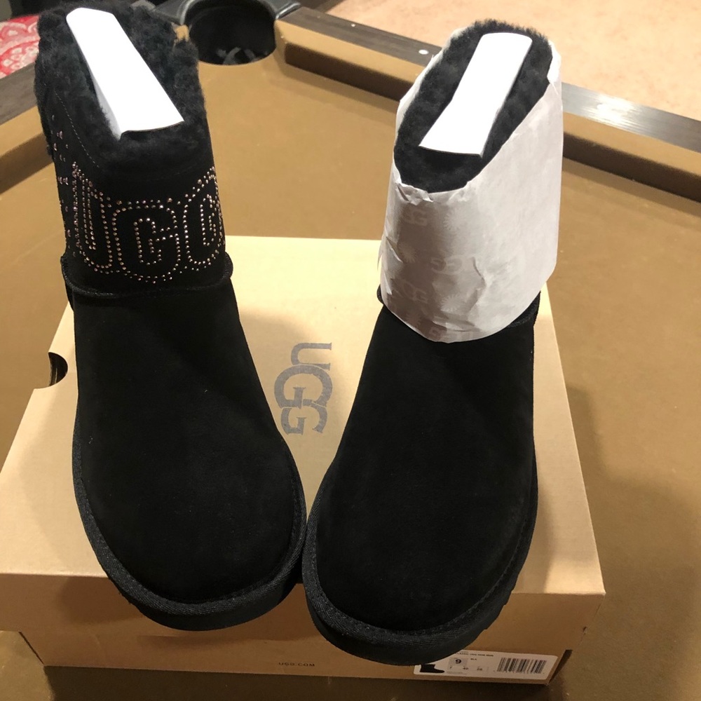 Classic UGGs Gem Mini
